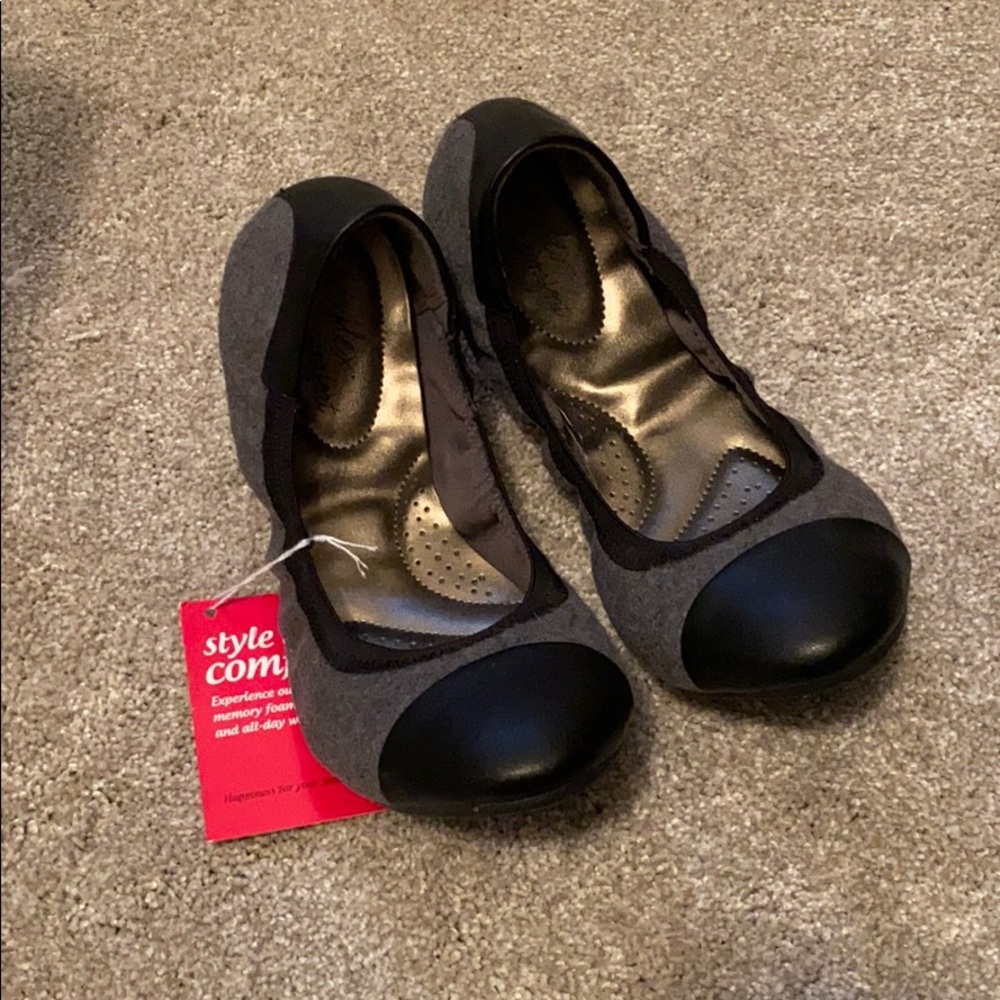 Stretchy flats